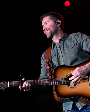 Josh Turner La Crosse